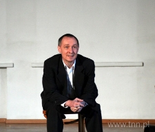 Witold Dąbrowski podczas spektaklu "Tajbełe i demon" w Janowie Lubelskim