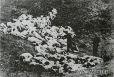 Kobiety żydowskie po egzekucji w okolicach Międzyrzecza na Wołyniu