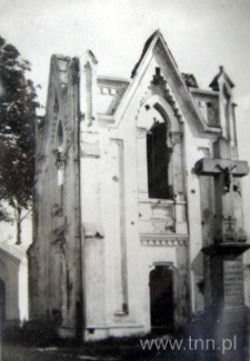 Dzwonnica kościoła parafialnego we Frampolu po bombardowaniu
