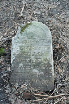 Współczesna fotografia macewy ze Starego Kirkutu w Lublinie