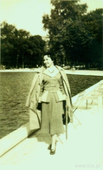 Anna Langfus w Ogrodzie Luksemburskim