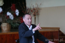 Witold Dąbrowski podczas spektaklu "Ostatni demon" w Tyszowcach