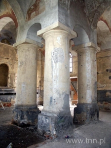 Bima w synagodze w Bychawie