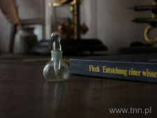 Buteleczka Ludwika Flecka na olejek cedrowy