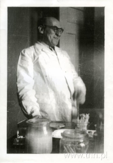 Ludwik Fleck w swojej pracowni