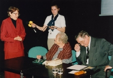 Promocja książki Elżbiety Cichej - Starnawskiej "Olszynowe kr&oacute;lewstwo". Autorka