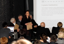 Joanna Zętar podczas prezentacji strony internetowej poświęconej czytaniu "Poematu o mieście Lublinie" Józefa Czechowicza