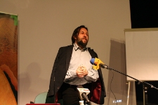 Krzysztof Czyżewski podczas wykładu "Sztukmistrz Wschodu. Rozpoznawanie Lublina jako Europejskiej Stolicy Kultury"