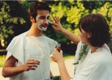 Uczestnicy podczas przygotowań do III Nocy Świętojańskiej