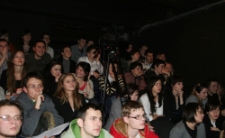 Publiczność podczas wykładu Krzysztofa Ingardena "Architektura pustki"