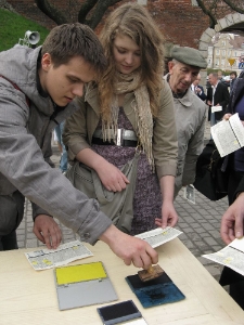 Uczestnicy wydarzenia "Listy do Henia" w 2010 roku