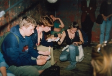 Czytanie poezji Agaty Tuszyńskiej podczas "Podr&oacute;ży między wierszami"