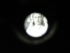 Wystawa "Elementarz". Slajdy z fotografiami dzieci.