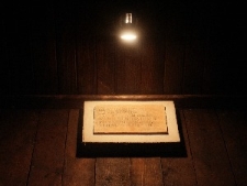 Wystawa "Elementarz". Gliniane tablice z relacjami więźni&oacute;w