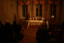 Witold Dąbrowski i Dorota Iwanicka czytają tomik poezji "Stare Kamienie"