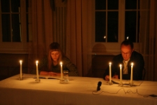 Witold Dąbrowski i Dorota Iwanicka czytają tomik poezji "Stare Kamienie"