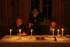 Tomasz Pietrasiewicz i Paweł Pr&oacute;chniak podczas spotkania po czytaniu tomiku poezji "Stare Kamienie"