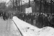 Przemarsz pierwszej manifestacji studenckiej po reaktywacji Niezależnego Zrzeszenia Student&oacute;w w Lublinie
