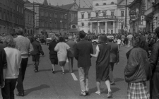 Przejście manifestacji mieszkańców Lublina po mszy świętej 1 maja 1988