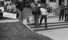 Rotacyjny protest na schodach KUL - &bdquo;Sitting&rdquo;, 5 - 10 maja 1988 roku w Lublinie