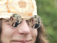 Uczestnicy happeningu "Poezja w papilotach"