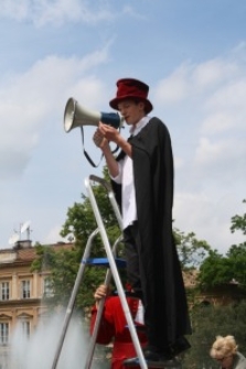 Uczestnik happeningu Maj&oacute;wka Filarecka