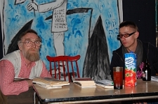 Poetycki Fight Club 5 i p&oacute;ł. Dominik Opolski (z lewej) i Kuba Przybyłowski