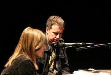Anna Nasiłowska i Tomasz Różycki podczas spotkania z cyklu Twarz Poety