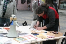 St&oacute;ł Poezji na Placu Łokietka