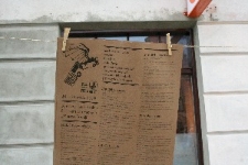 St&oacute;ł Poezji na Placu Łokietka