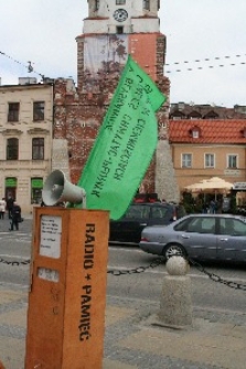 St&oacute;ł Poezji na Placu Łokietka