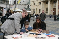 St&oacute;ł Poezji na Placu Łokietka
