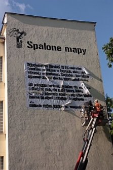 Ściana poezji 2010 - II LO w Lublinie - niedokończony mural z wierszem T. R&oacute;życkiego