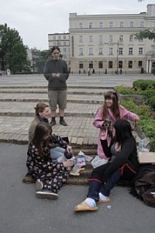 Wolontariusze organizujący "Poezję w papilotach"