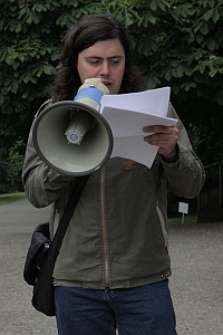 Ołeh Kotsarev czyta przy Stole Poezji