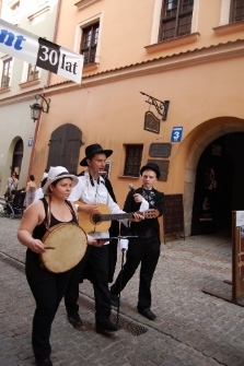 Urodziny Sztukmistrza - poch&oacute;d Starym Miastem