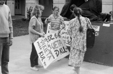 Zakończenie wiecu NSZZ „Solidarność” 5 maja 1988 zorganizowanego na Katolickim Uniwersytecie Lubelskim