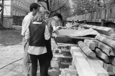 Przygotowanie plakatów na wiec NSZZ „Solidarność” 5 maja 1988 mającego miejsce na Katolickim Uniwersytecie Lubelskim