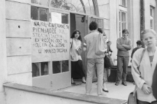 Jeden z plakatów propagujących hasła poruszane podczas wiecu NSZZ „Solidarność” 5 maja 1988 mającego miejsce na Katolickim Uniwersytecie Lubelskim