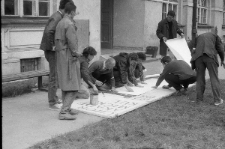 Przygotowanie plakat&oacute;w i transparent&oacute;w do rotacyjnego protestu na schodach KUL - &bdquo;Sitting&rdquo;, 5 - 10 maja 1988 w Lublinie