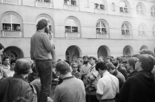 Druga część wiecu NSZZ „Solidarność” 5 maja 1988 na Katolickim Uniwersytecie Lubelskim