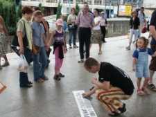 Tapetowanie na dworcu Krak&oacute;w Gł&oacute;wny