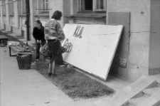 Przygotowania do rotacyjnego protestu na schodach KUL - „Sitting”, 5 - 10 maja 1988 roku w Lublinie