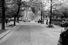 Oddział milicji blokujący przejście manifestacji studenckiej odbywającej się 10 maja 1988 roku w Lublinie