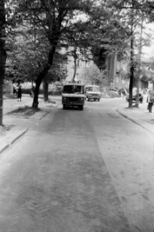 Oddział milicji blokujący przejście manifestacji studenckiej odbywającej się 10 maja 1988 roku w Lublinie