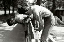 Studenci Katolickiego Uniwersytetu Lubelskiego organizujący akcję solidarnościową w sierpniu 1988 roku w Lublinie