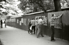 Studenci Katolickiego Uniwersytetu Lubelskiego organizujący akcję solidarnościową w sierpniu 1988 roku w Lublinie