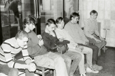 Studenci Katolickiego Uniwersytetu Lubelskiego organizujący akcję solidarnościową w sierpniu 1988 roku w Lublinie