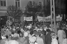 Manifestacja zorganizowana 11 listopada z okazji 70 rocznicy odzyskania niepodległości