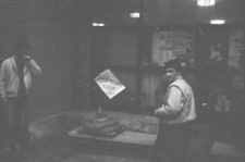 Hol gł&oacute;wny Chatki Żaka podczas happeningu 6 grudnia 1988 roku w Lublinie